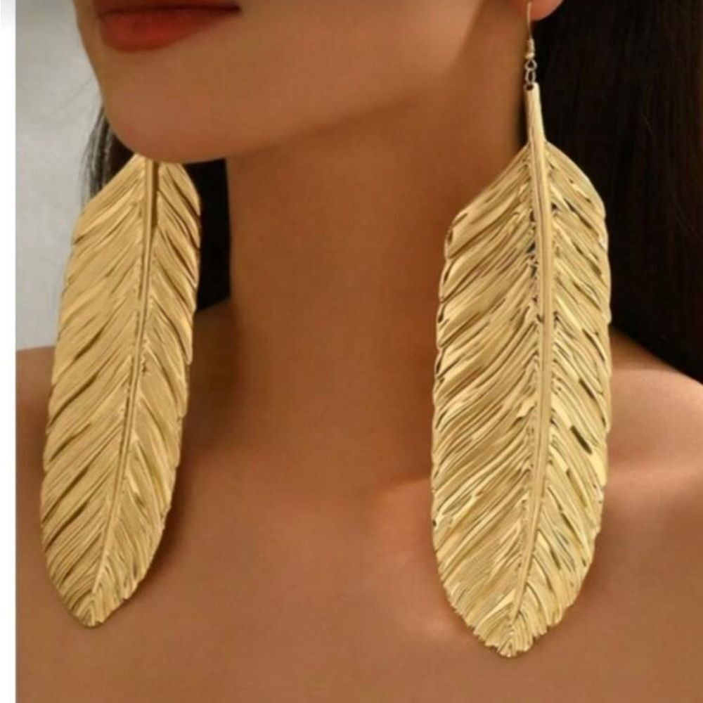 Elegant Gold Feather Earrings R313